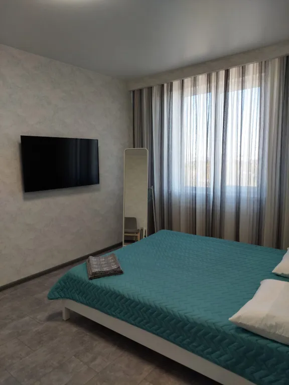 Студия с камином и креслом - коконом для двоих