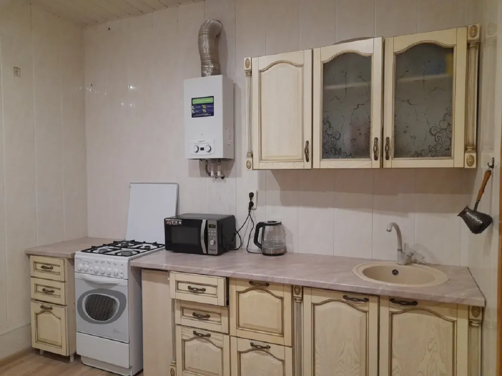 Двухэтажный дом из 5 комнат, с уютным двориком и мангалом