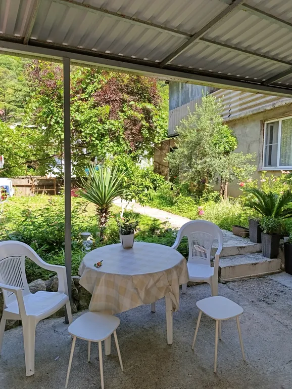 Уютная комната с видом на речку