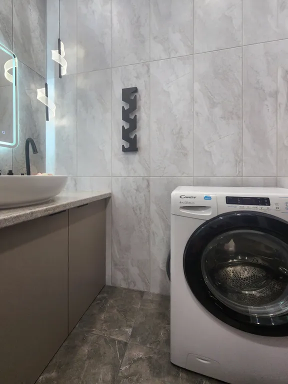 Просторная студия для четырёх человек