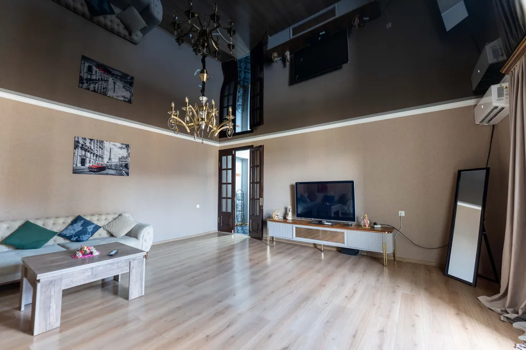 Two bedroom, newly renovated apartment