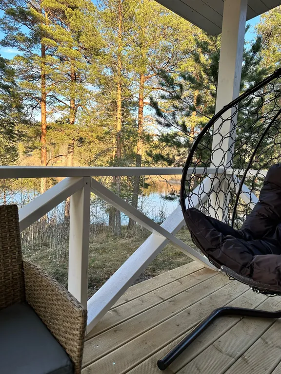 Коттедж с террасой и пирсом — аренда посуточно в Харвиа