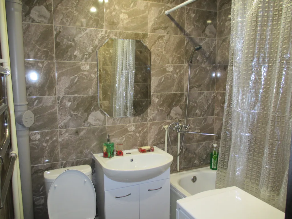 Квартира с отличным ремонтом рядом с Аквапарком