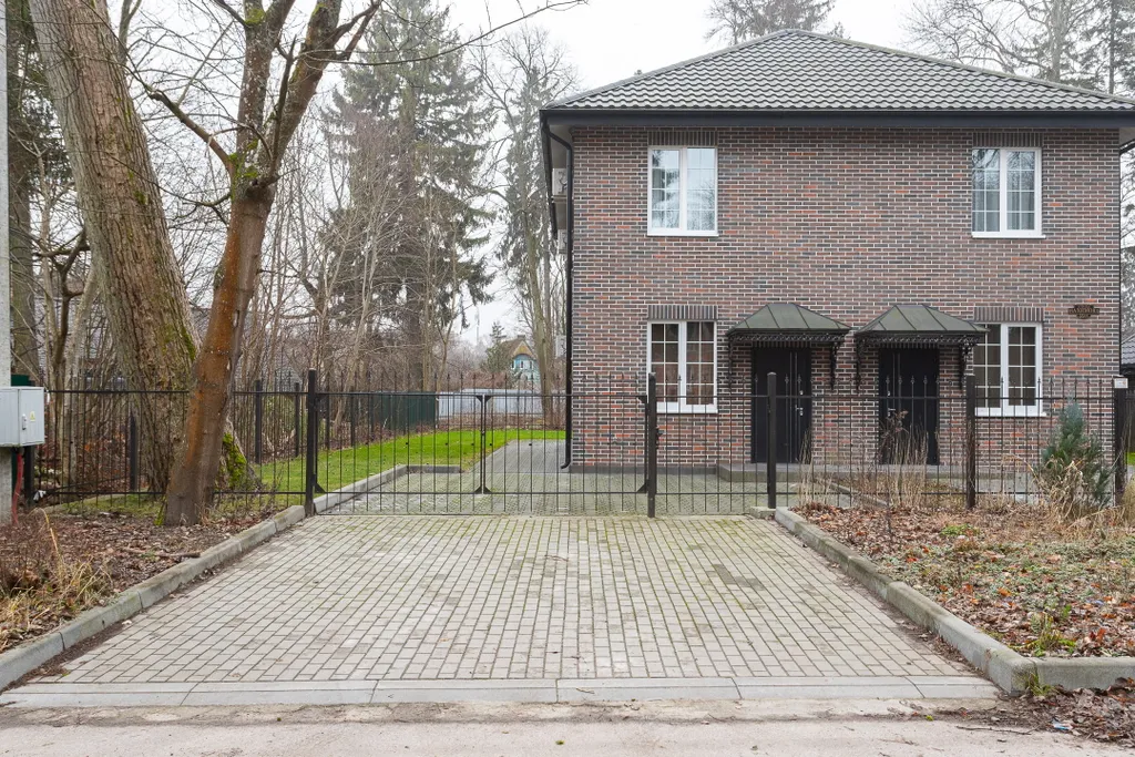 На первой линии от моря сдам полдома