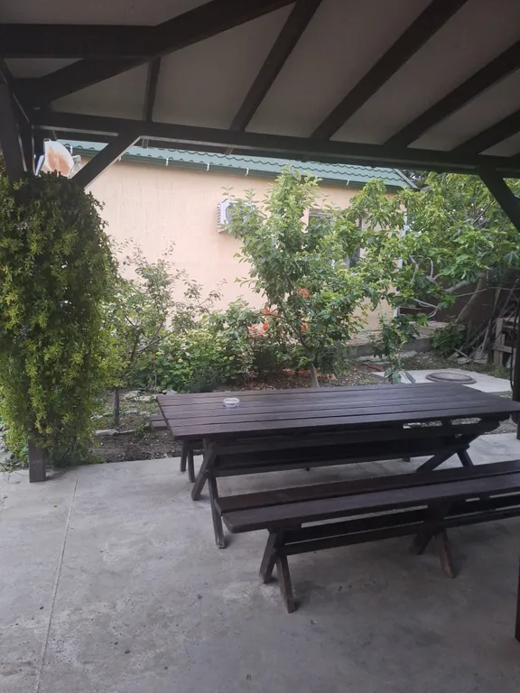 Коттедж Дом в центре города с парковкой и мангальной зоной — Геленджик