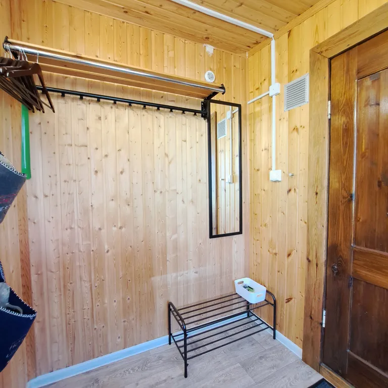 Дом с качелями