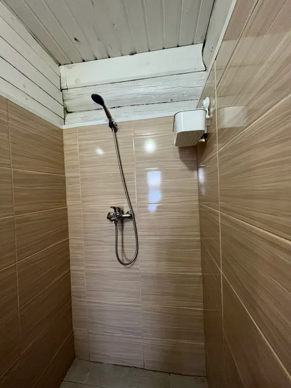 Новый дом в стиле барн Хаус на берегу реки