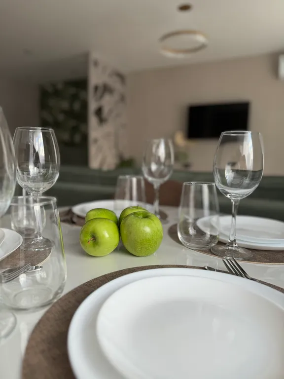 Новая квартира с дизайнерским ремонтом на берегу реки в жк белые росы