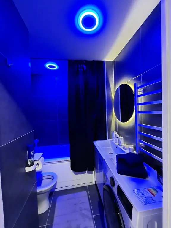 Уютные апартаменты с большой ванной.