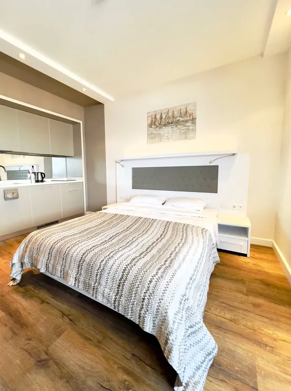 Alliance Palace, вид на старый город, море и горы