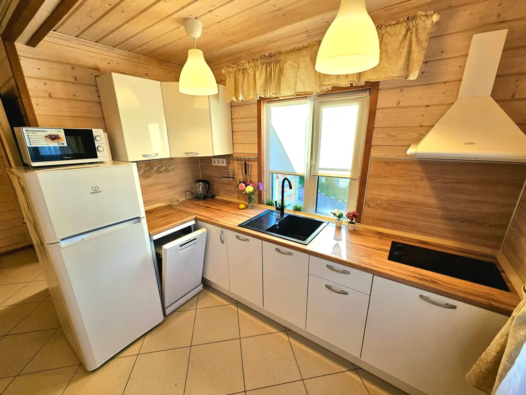 Коттедж Дом с баней и горячим чаном рядом и Игорой 2 — Снегиревка