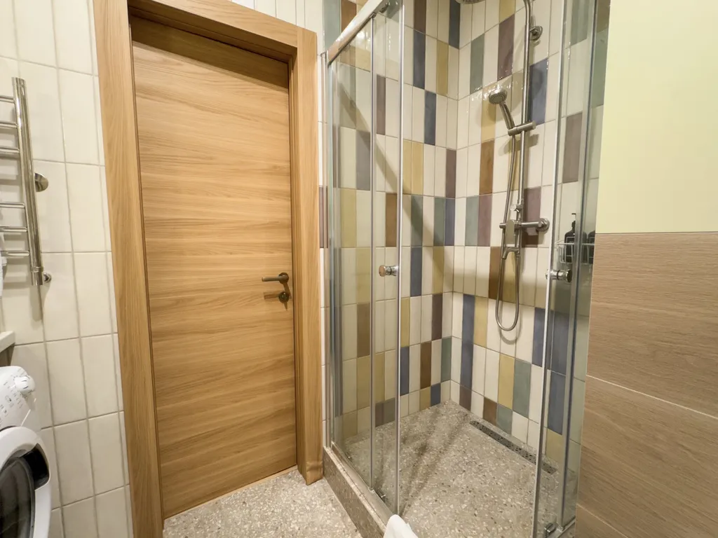 Студия в центре с балконом и стильным дизайном