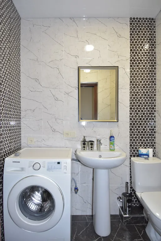 Уютная студия  с балконом в самом сердце Еревана