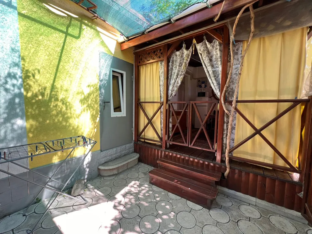 "Комфорт"с деревянной террасой