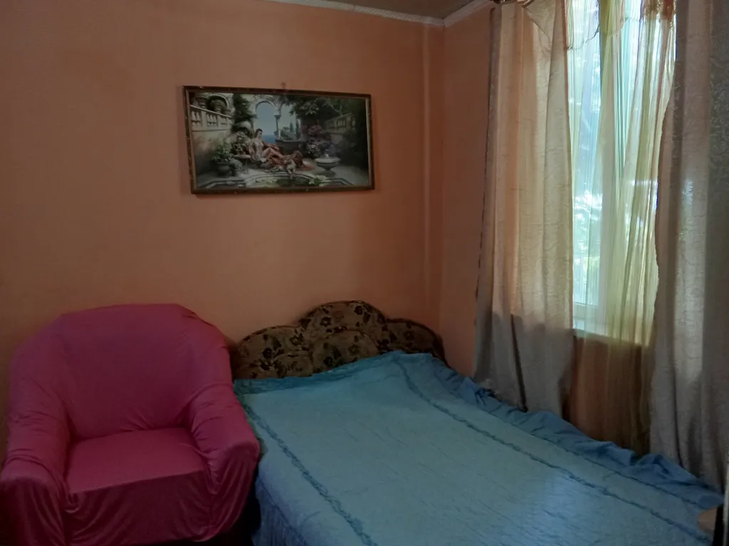 Квартира Комната в частном доме, уютная рядом с морем и далеко от центра города — аренда посуточно в Ялта