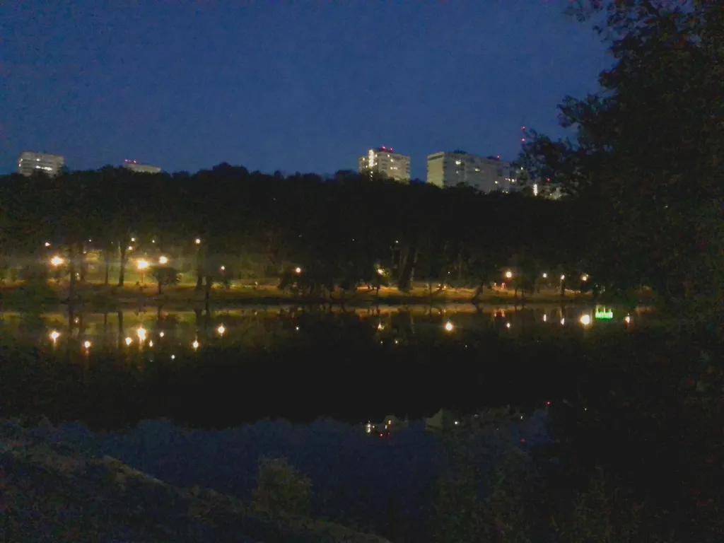 Полноценная двухкомнатная квартира с видом на платоновский парк