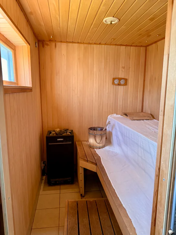 Домик с озером