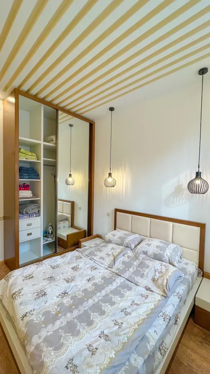 Новая квартира у площади