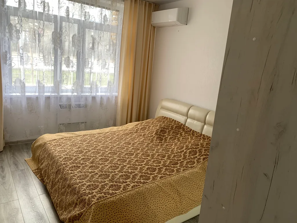 3 -комнатная квартира с бассейном во дворе