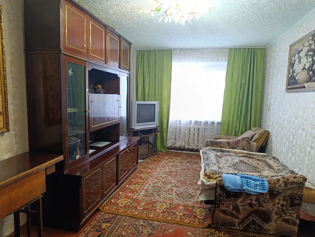 Двухкомнатная квартира в Шахтёрске с водой