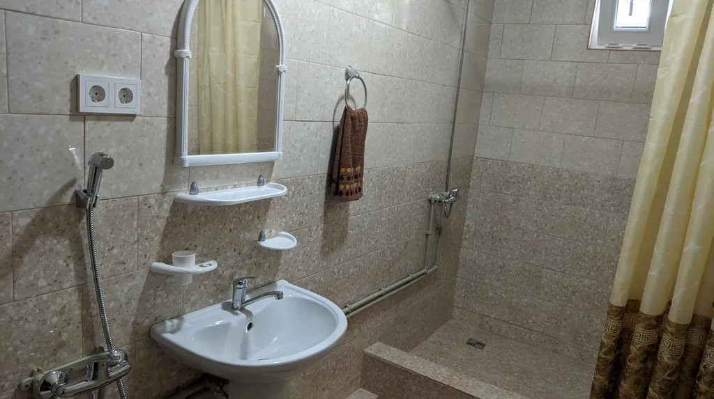 Квартира Квартира Трехместные комнаты с отдельным санузлом и душем — Сухум