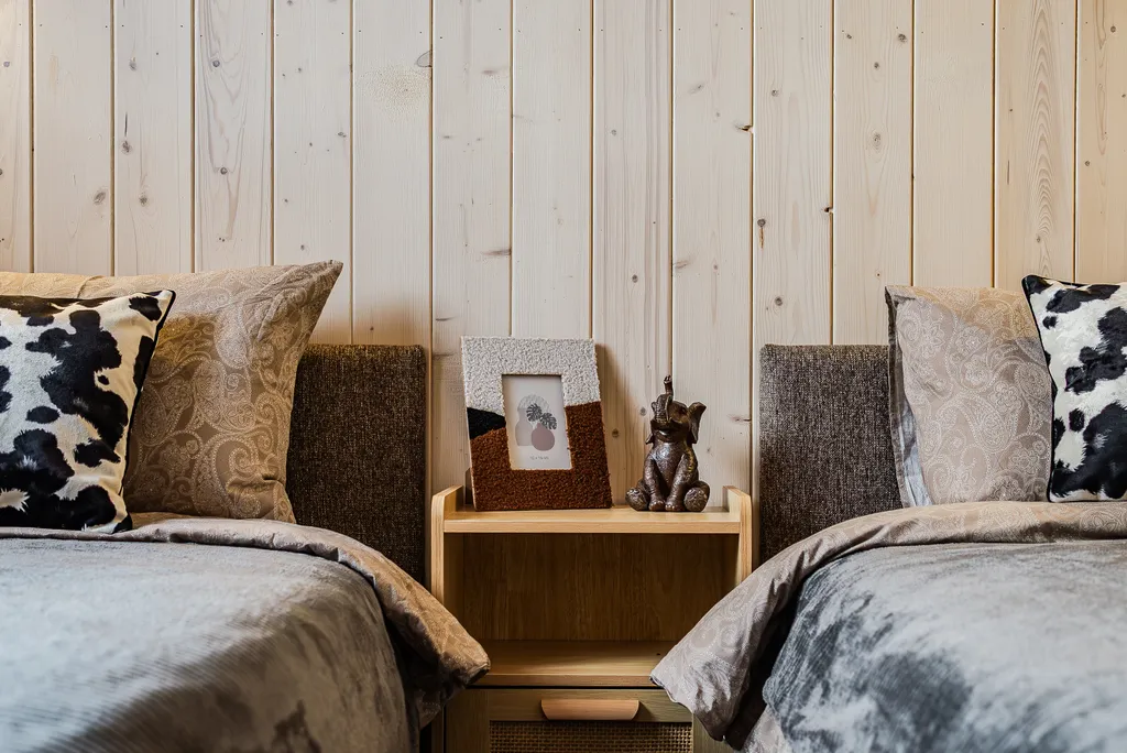 Новый дом с большим столом, кинотеатром, баней