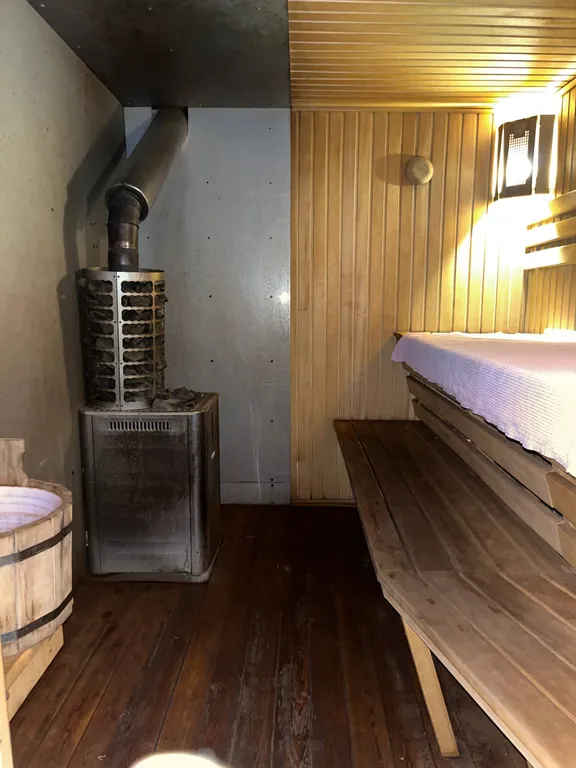 Аренда Коттеджа с баней, бассейном, джакузи, стадионом и зоной барбекю