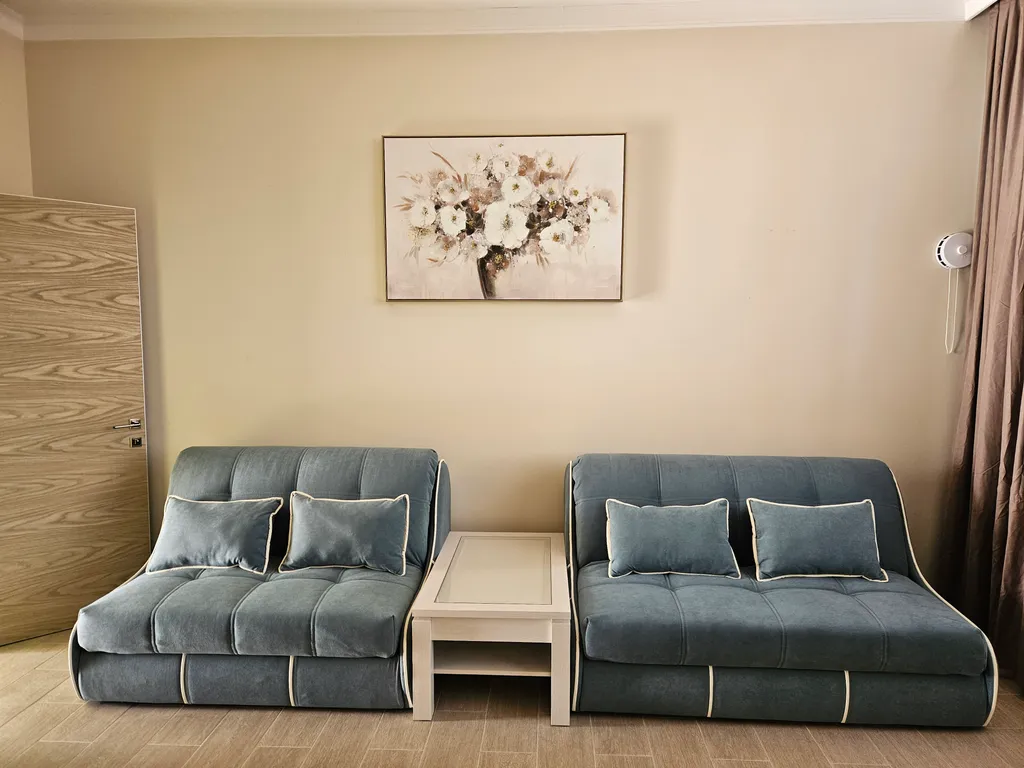 Люкс с балконом и видом на море в отеле Атлас