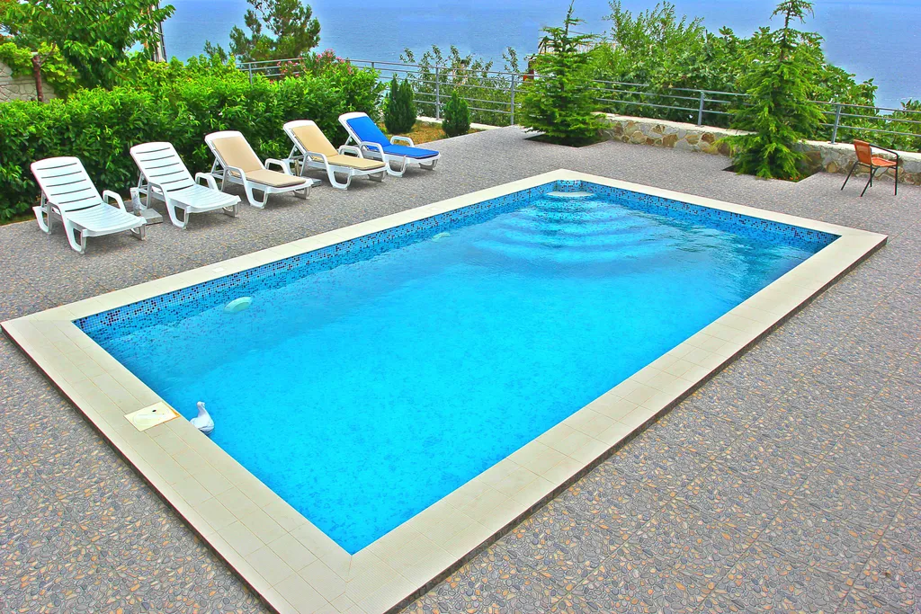 Дом с бассейном