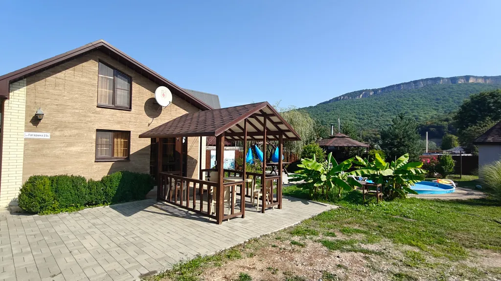 Коттедж-студия с видом на горы