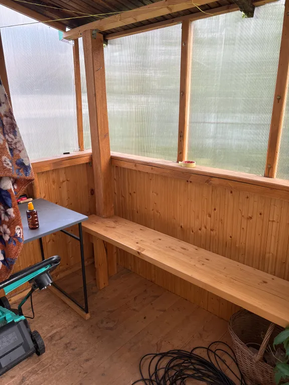 Часть дома рядом с озером