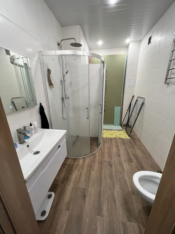 Большой коттедж с камином на просторном участке по Новой Риге