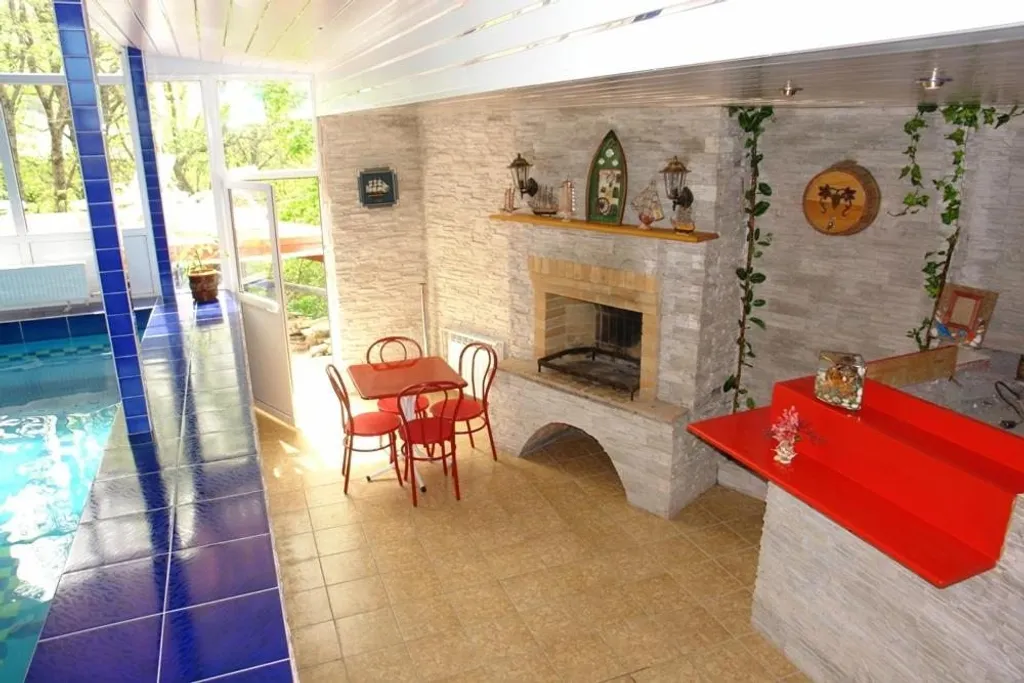 Семейная  деревянная, мансардная студия