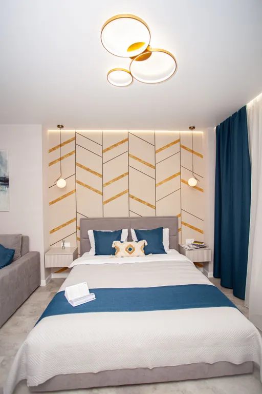 Студия в сердце города с видом на жд вокзал