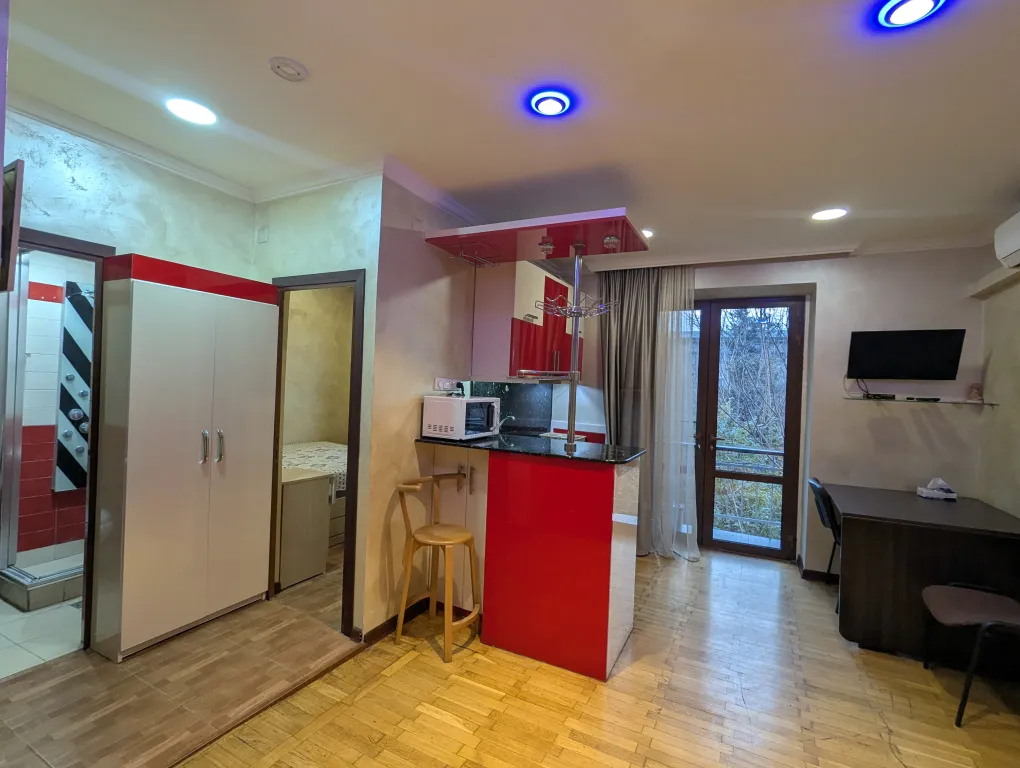 Уютная квартира с открытом балконом — аренда посуточно в Ереван