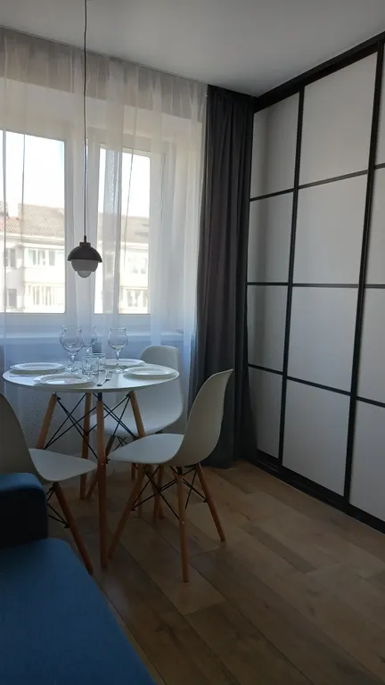 Новая трехкомнатная квартира в самом центре с видом на площадь Победы