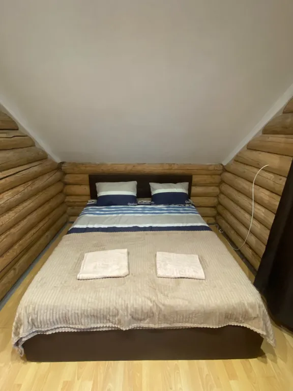 Дом с прудом