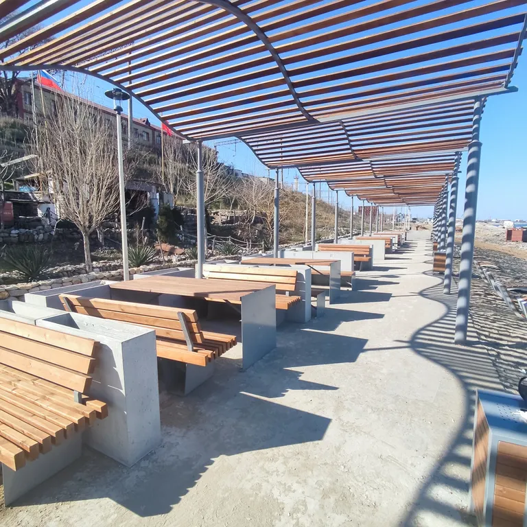 Домик у моря в центре