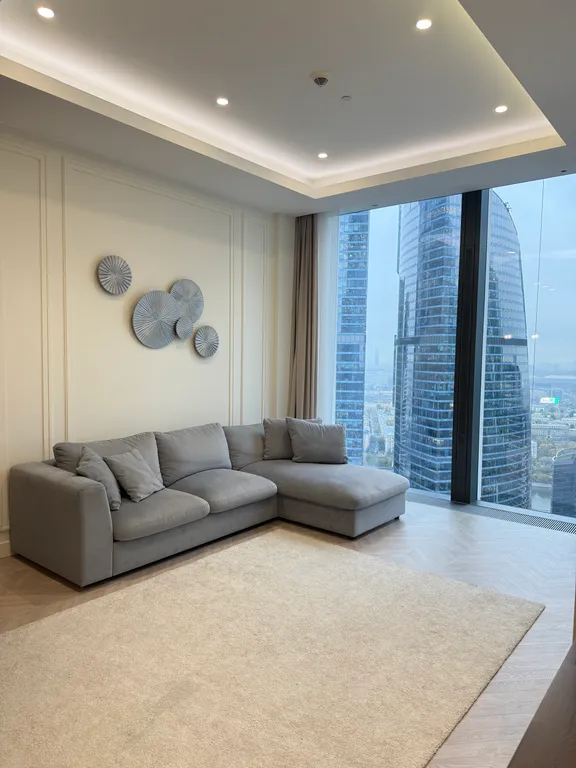 Лаконичный и стильный апартамент с видом на сити