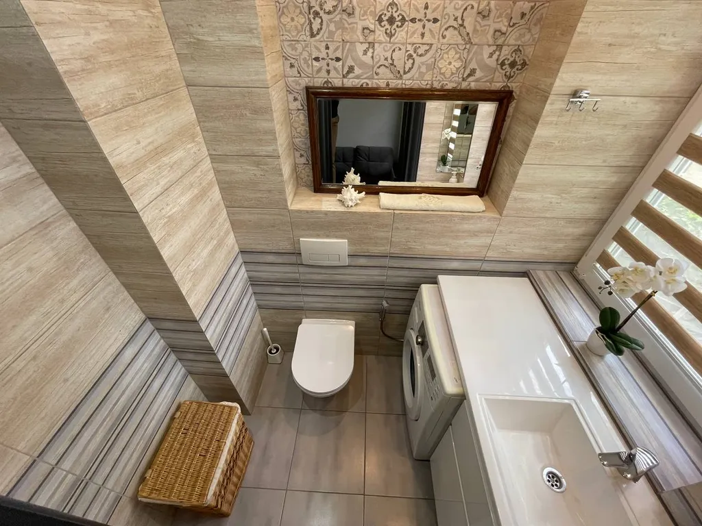 Двухуровневая квартира с дизайнерским ремонтом возле моря