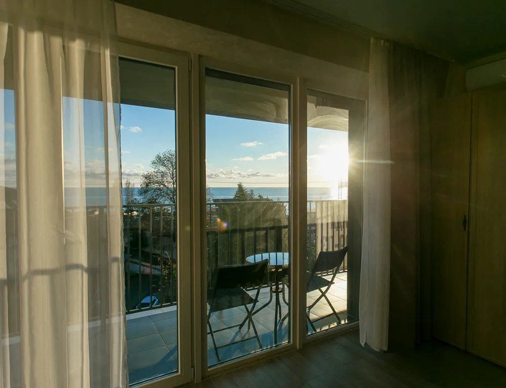 Просторный апартамент с балконами видом на море