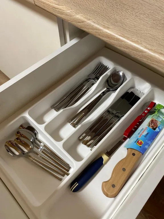 Дом в окружении леса и гор