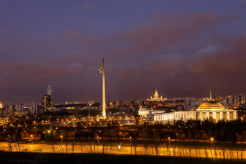 Квартира Квартира Семейный двухкомнатный  номер с потрясающим видом на Парк Победы — Москва