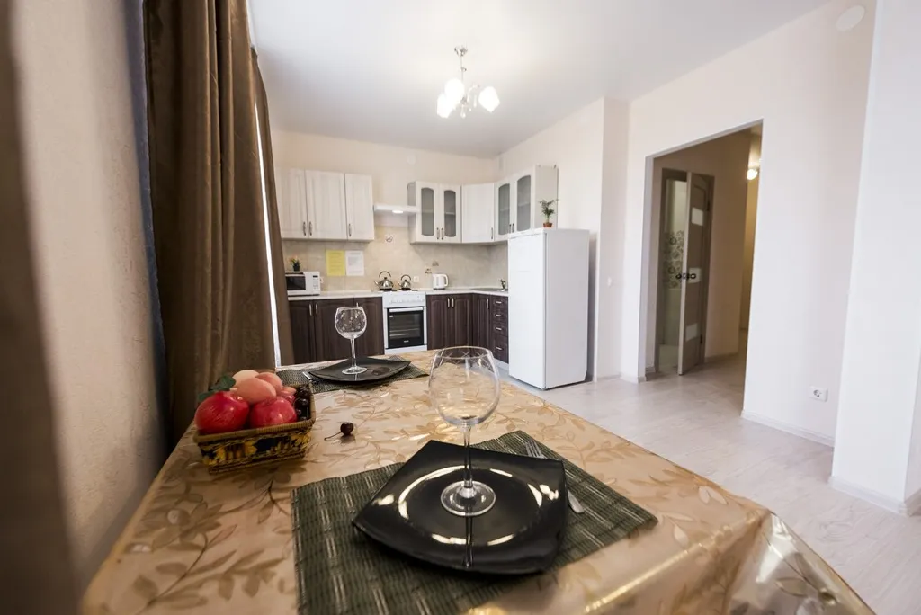 2-комнатня квартира (рядом Суворовское училище и Хилтон)