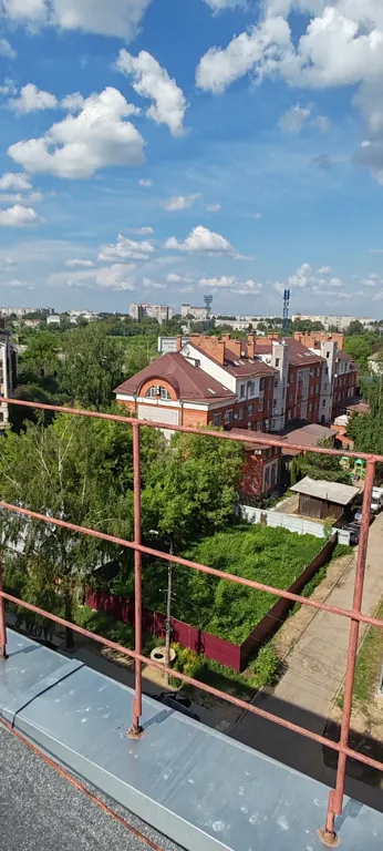 Большая студия в центре города, есть выход на крышу, парковка