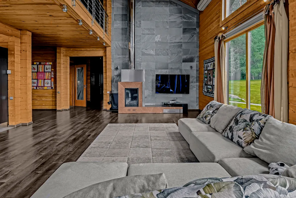 Коттедж с бассейном на берегу озера Порт Жемчужный