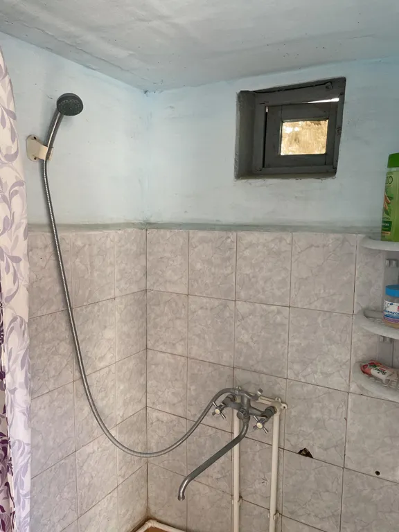 Домик с двумя смежными комнатами недалеко от моря