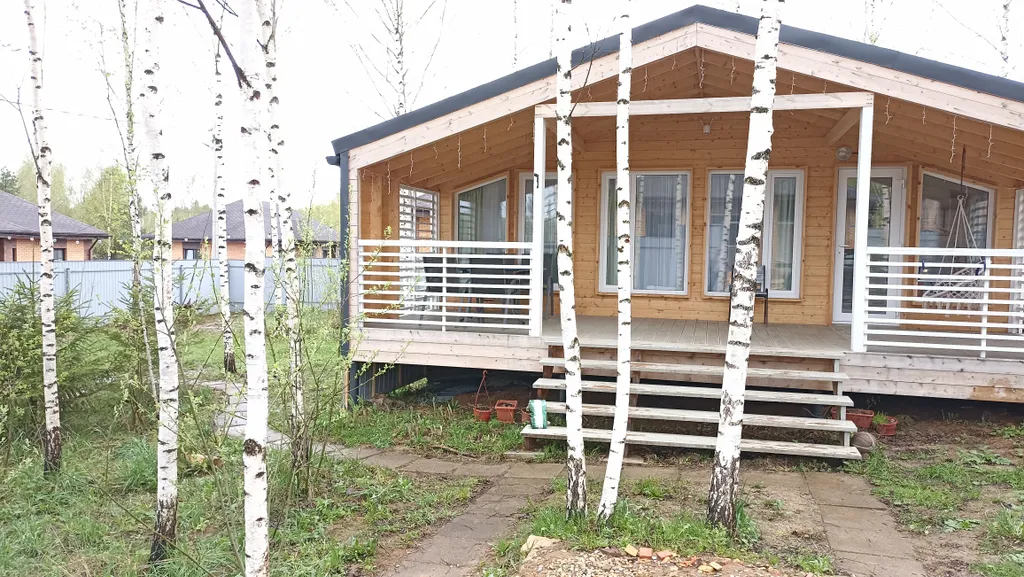 Уютный дом среди берёз и ёлочек