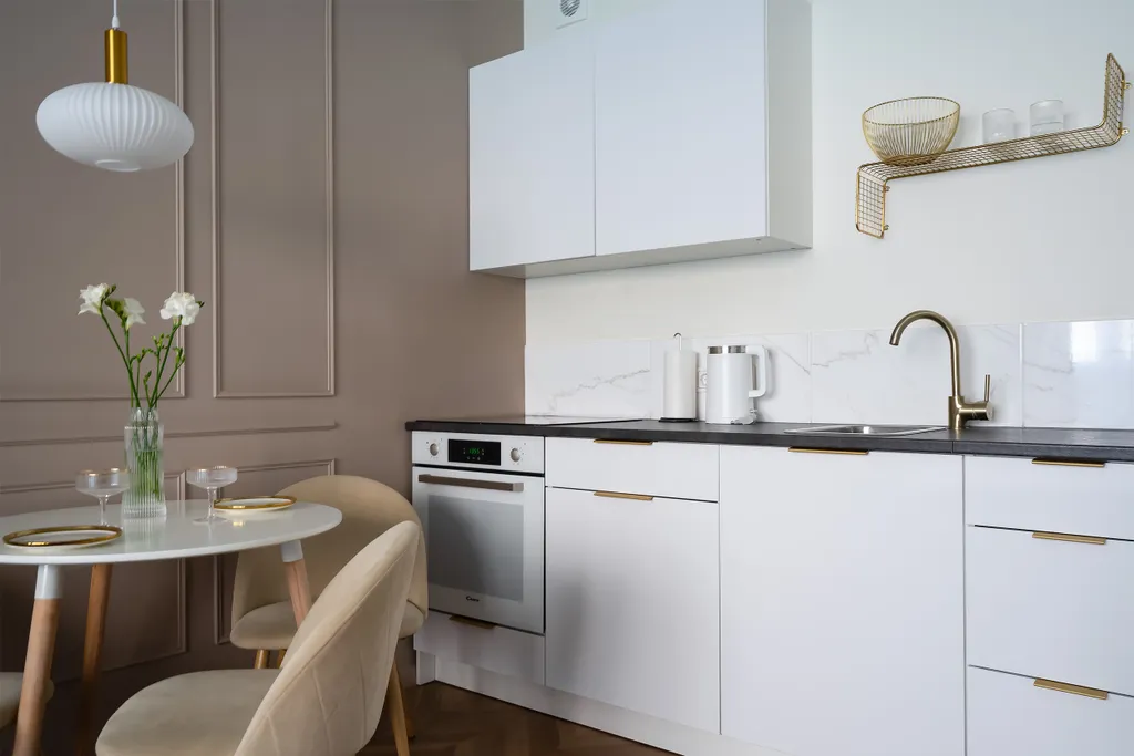 Роскошная студия Золотая с качелью и ванной