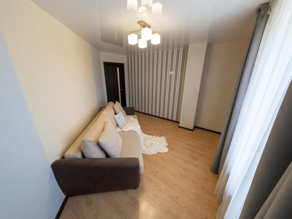 Двушка с подсветкой в спальне и панорамным балконом